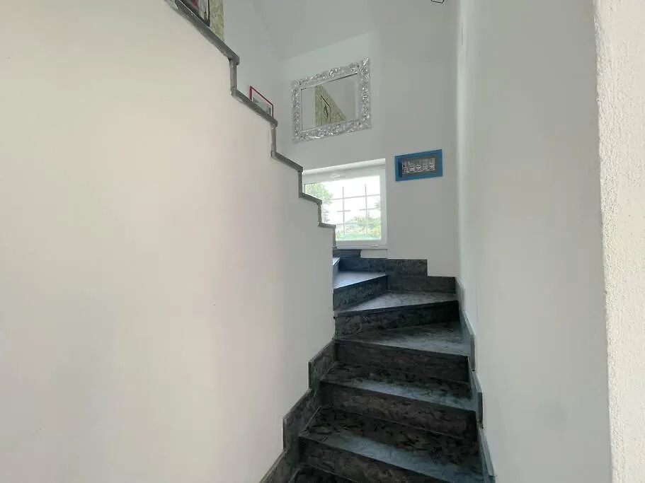 Elegante Appartamento 100 Mq Parcheggio - Wi Fi Savona 0*,  Italy
